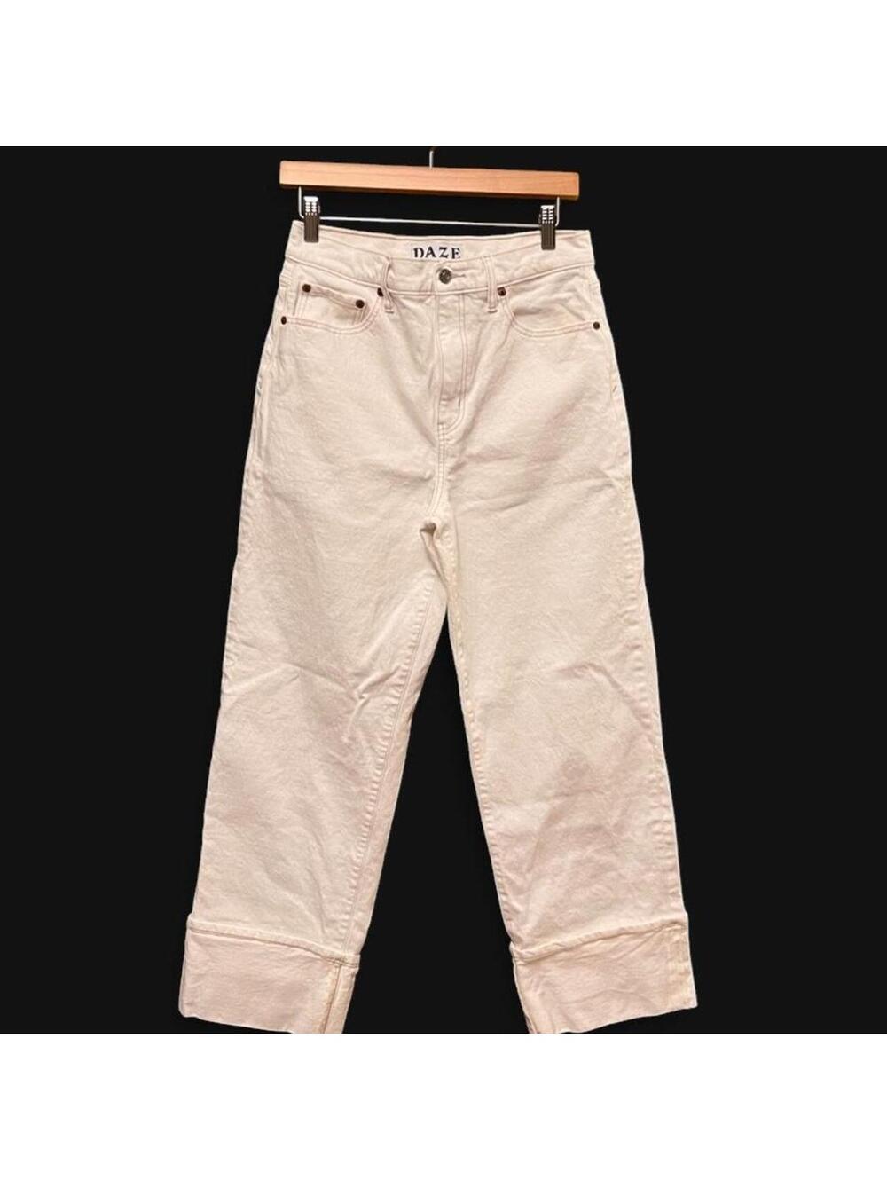Daze Off-White Straight Leg Cropped Jeans 🤍